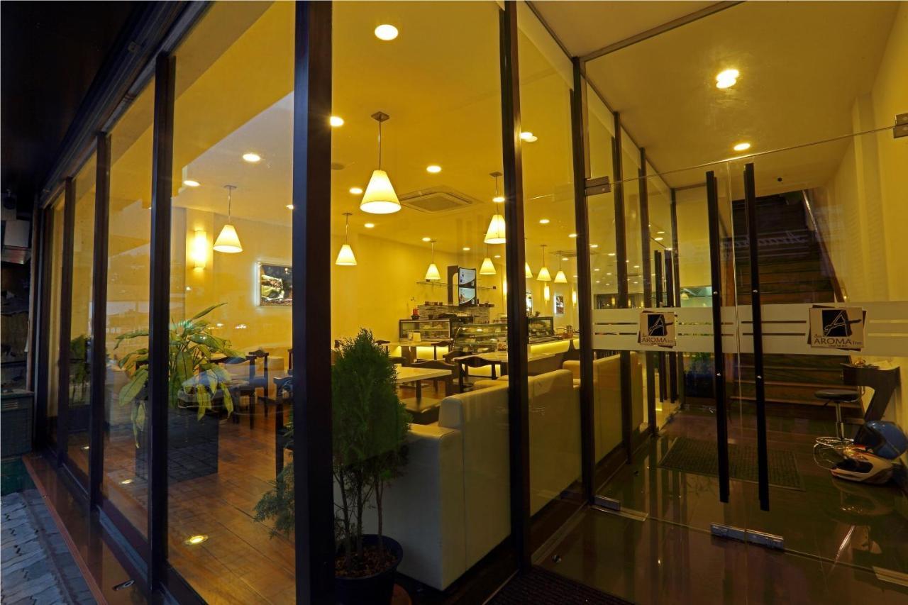 Cafe Aroma Inn Kandy Exteriör bild